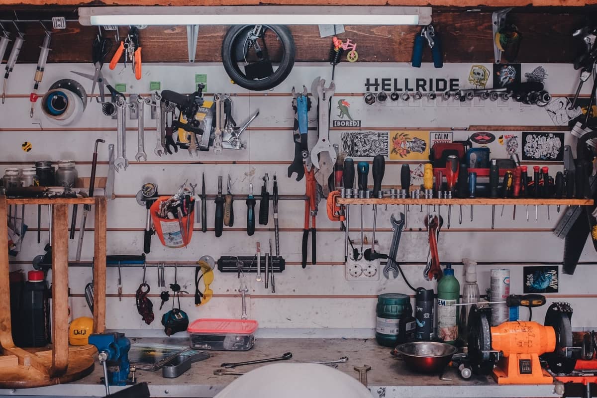 organize garage space